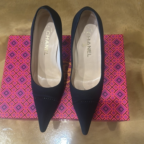 CHANEL Black Pointed Toe Heels. Super elegant and comfortable 3.75 inch heel. - Picture 8 of 8